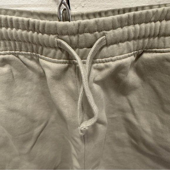 Gymshark Green Cutoff Sweat Shorts - Picture 4 of 12